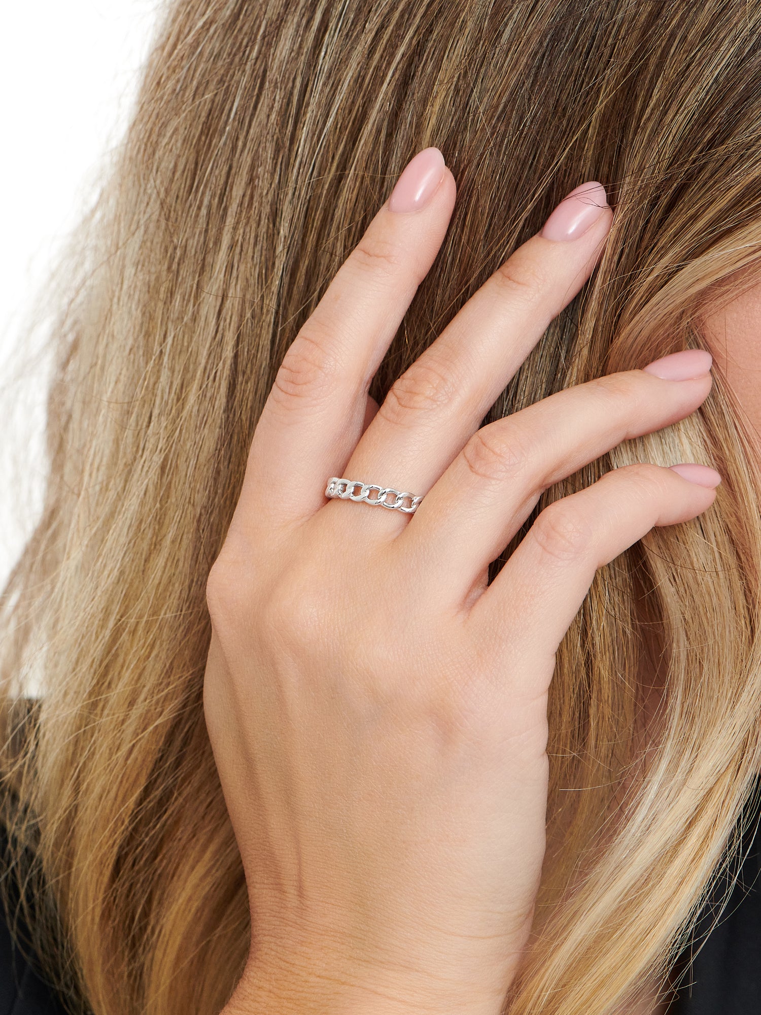 DEVATA Curb Link Ring in Rhodium Plated Sterling Silver