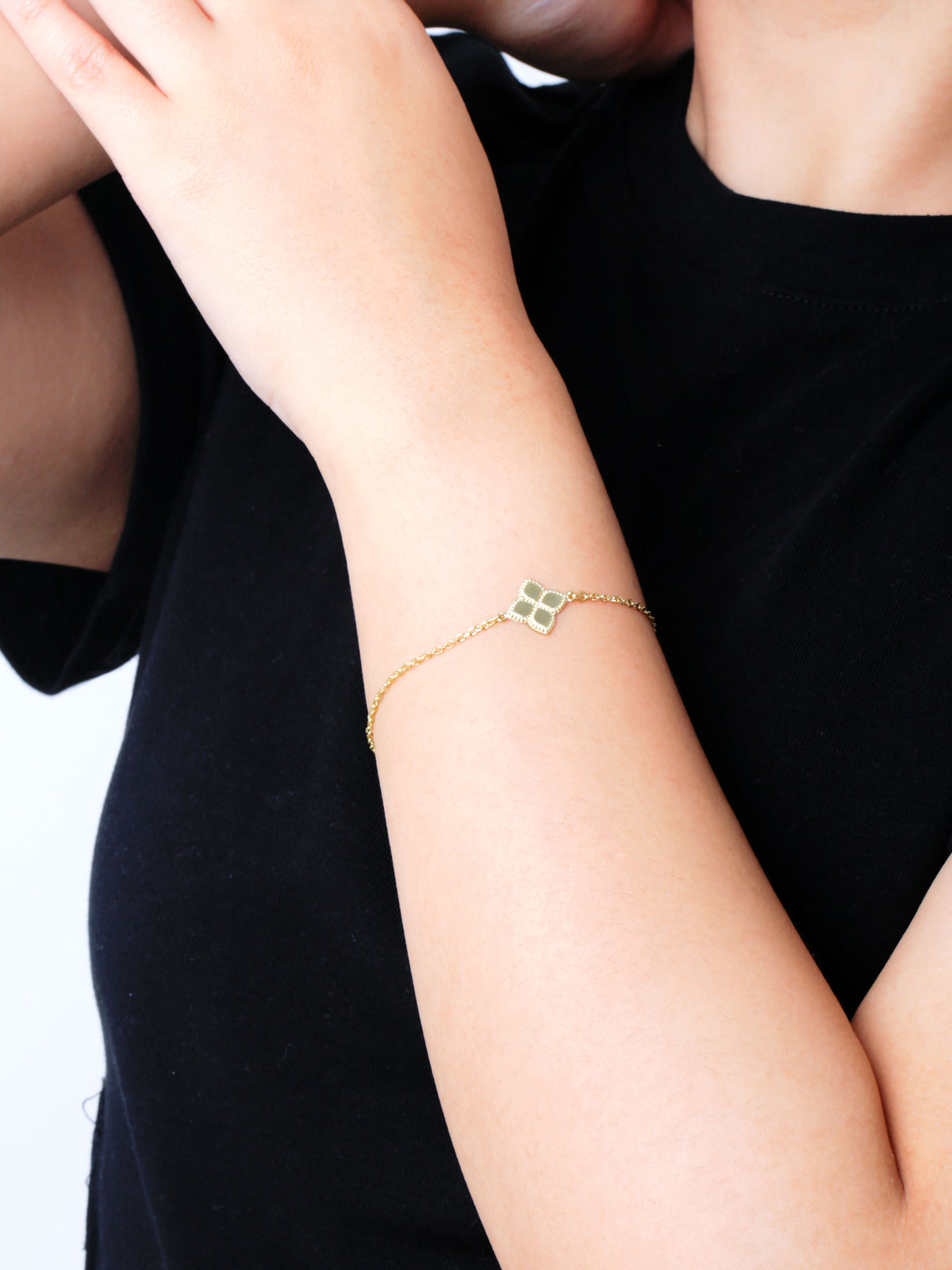 DEVATA Gold Clover Chain Bracelet