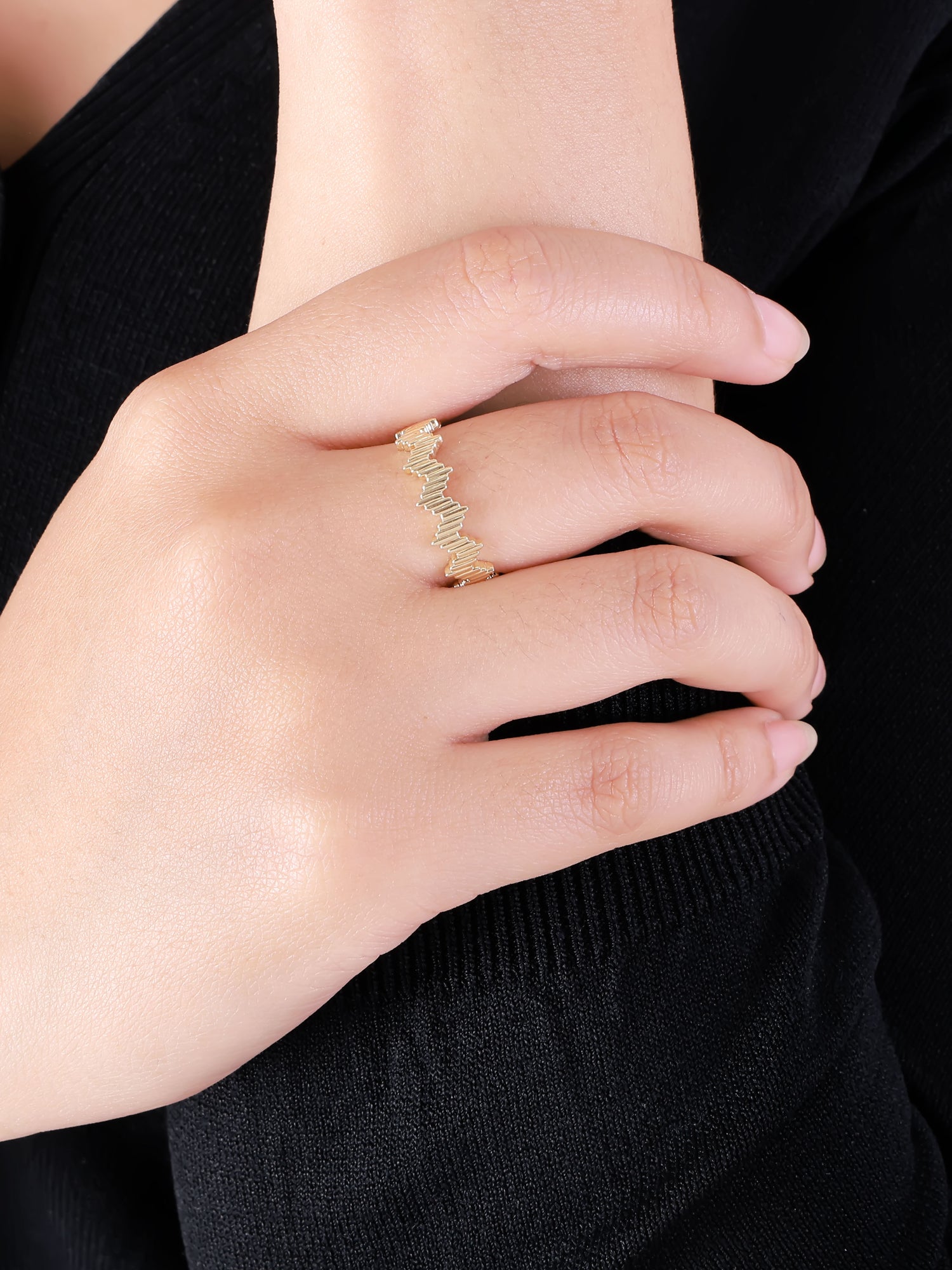 Ribbed Zig Zag Ring