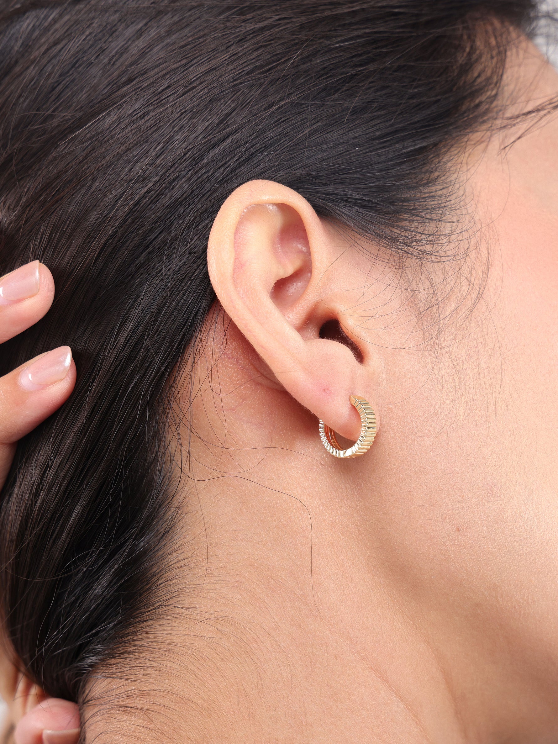 DEVATA 14K Gold Ribbed Hoop Earrings