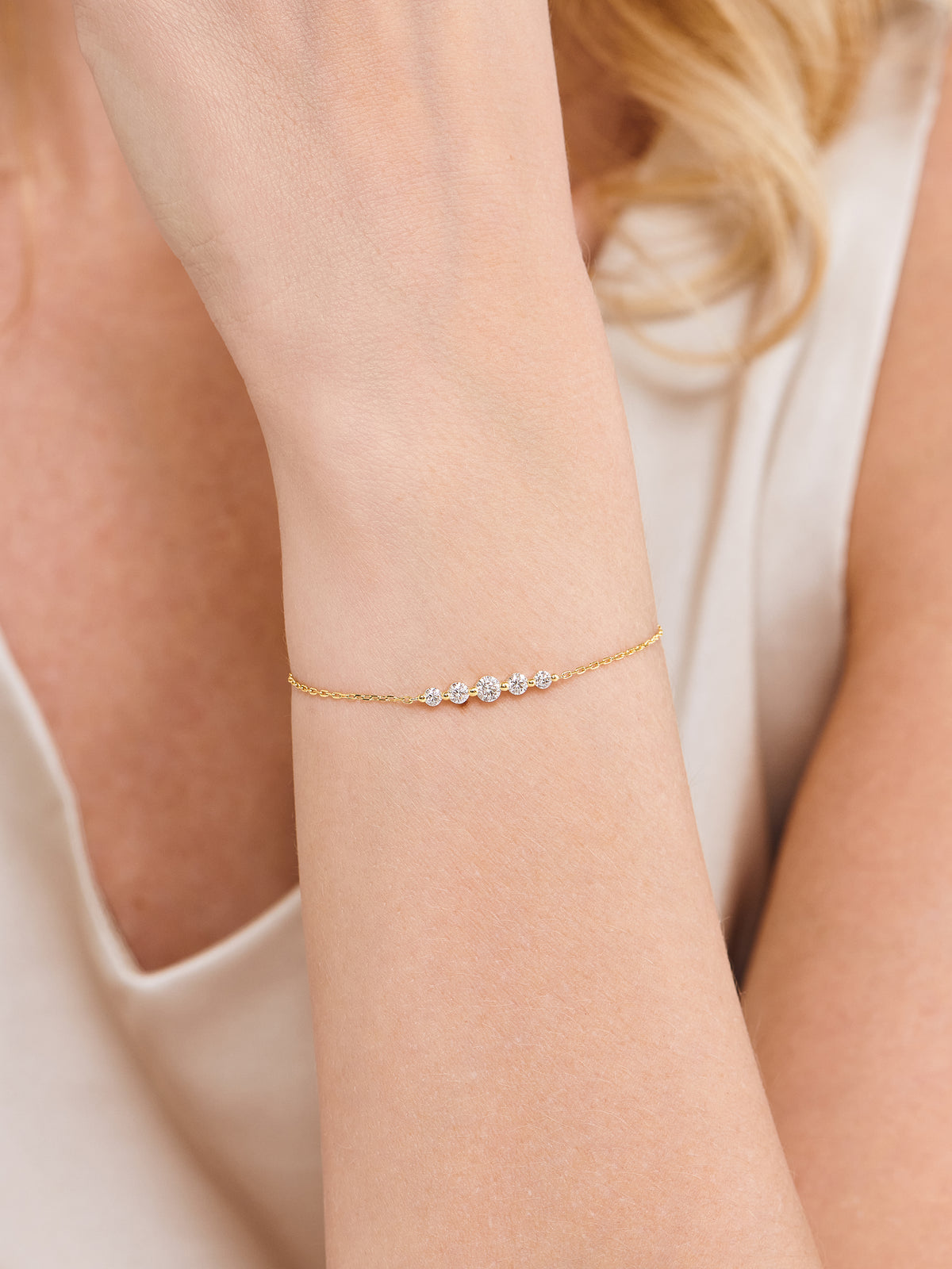 Round Graduated Lab Grown Diamond Chain Bracelet in 14K Gold